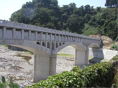 弊社で設計した橋梁です。