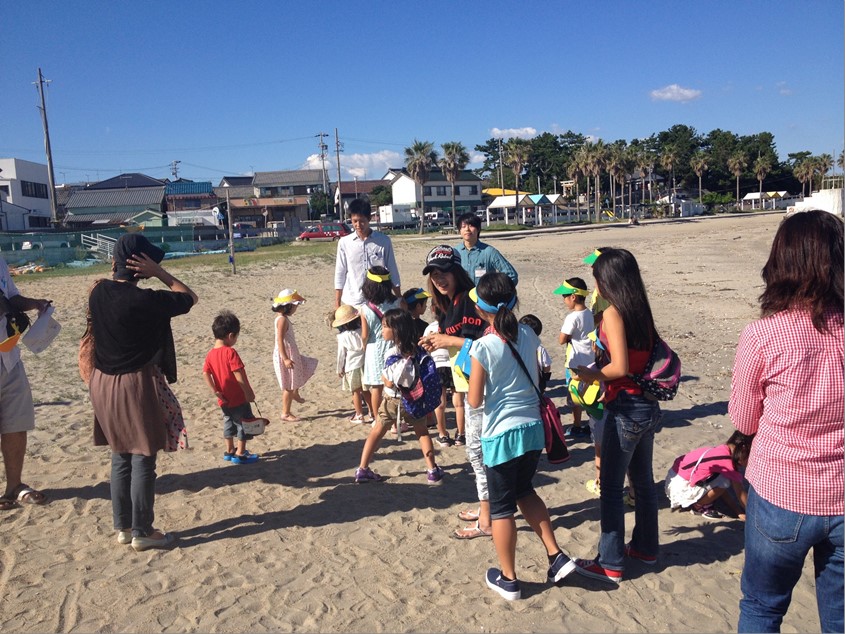 日間賀島で大学生のサービスラーニング実施。大学生の企画で島の子どもと本土の子どもが一緒に遊びました。