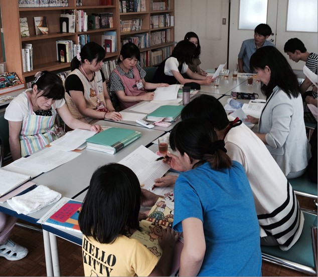 本法人が受託している東海市児童館活性化支援事業に大学生も参加し、学生の視点から地域の児童館のあり方を考える。